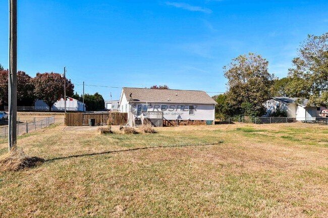 Building Photo - 1082 Hampton Rd