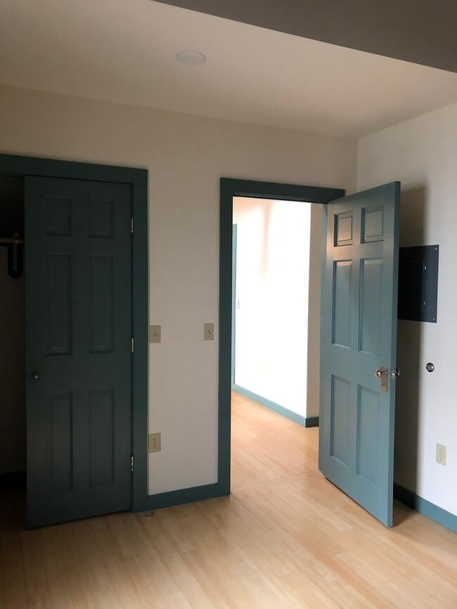 Building Photo - White Sulphur, LLC 165