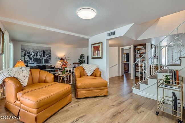 Building Photo - 1305 E Steamboat Bend Dr