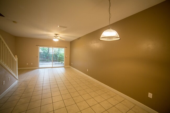 Building Photo - 943 NW 21 Ave
