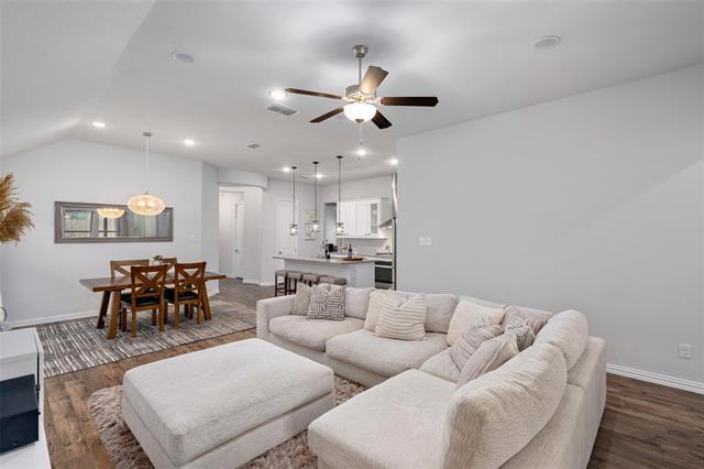 Building Photo - 2723 Willow Ln