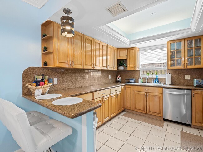 Building Photo - 3240 Spanish River Dr