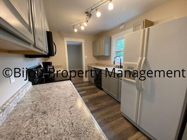 Building Photo - 3 Bed, 1 Bath