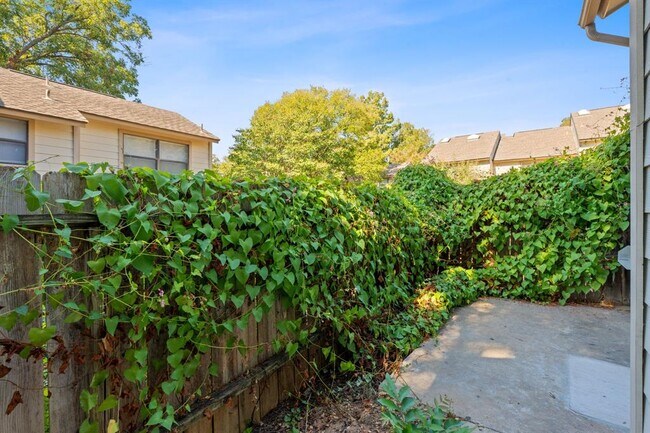 Building Photo - 3801 Menchaca Rd