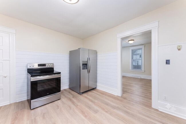 Building Photo - 405 Starkweather St