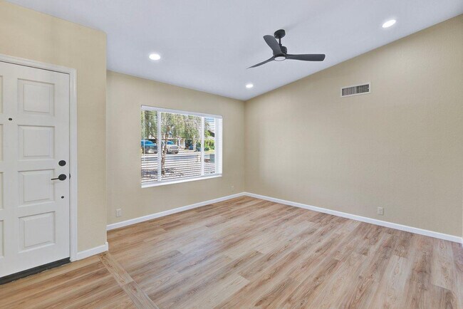 Building Photo - 7331 W Windrose Dr