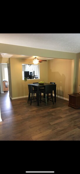 Primary Photo - 1229 Meadowbrook Dr