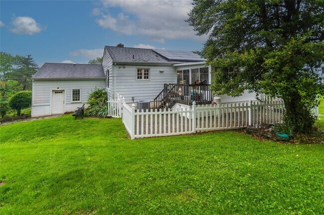 Building Photo - 37 Clover Hill Dr
