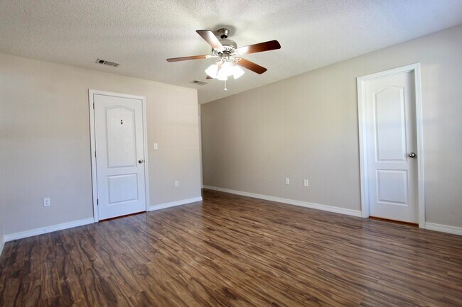 Building Photo - 3151 Forrest Ave