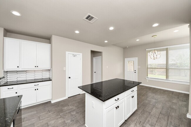 Building Photo - 7006 Winterberry Gln Ln