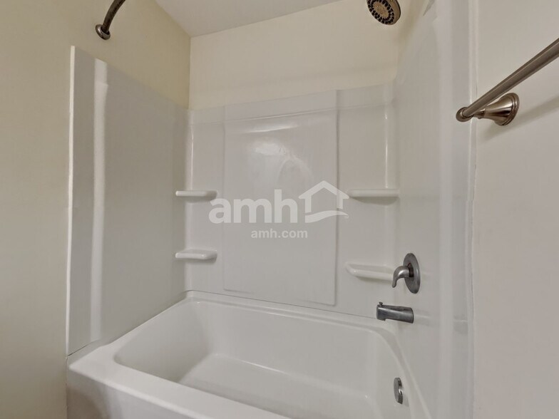 Building Photo - 4828 Jessica Suzanne Dr