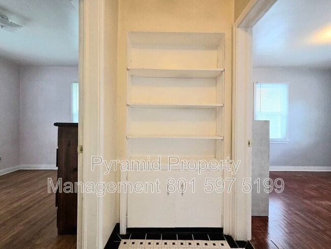 Building Photo - 825-827 E 620 N