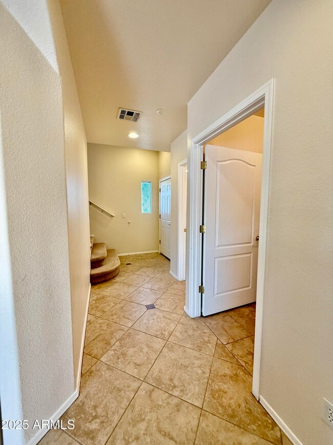 Building Photo - 8044 W Beck Ln