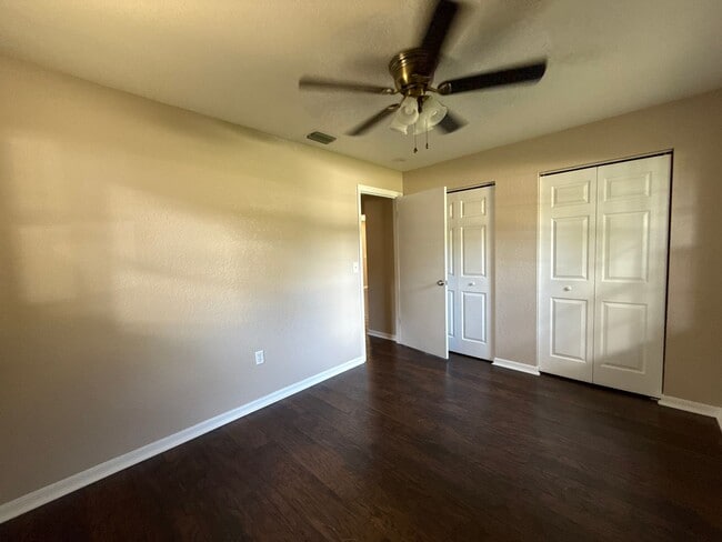 Building Photo - Section 8 Accepted on This home! TEMPROARY...