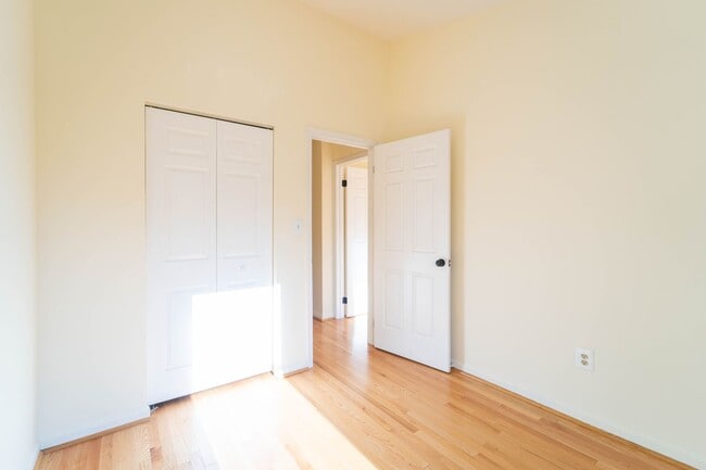 Building Photo - 1553 Templeton Pl