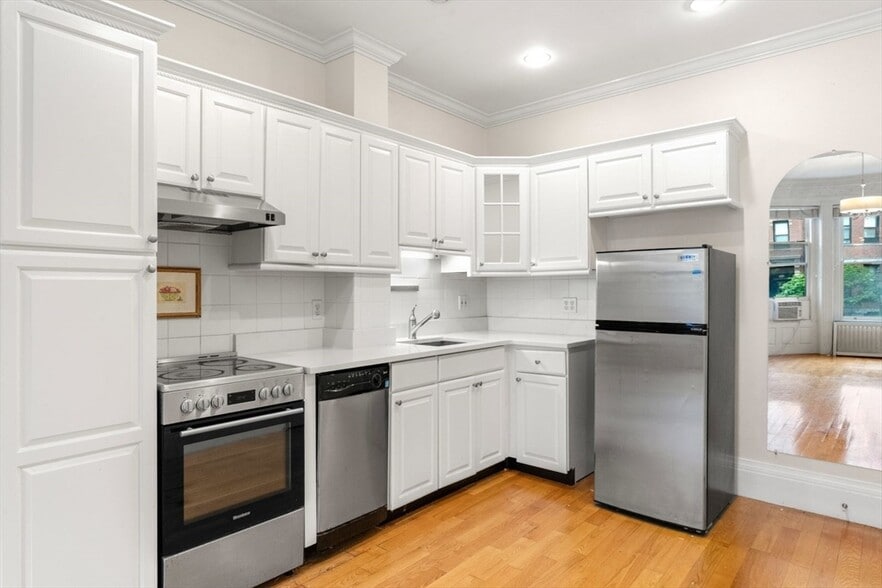 Building Photo - 354 Marlborough St