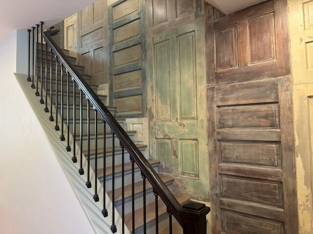 feature wall - 1295 Kutchins Pl