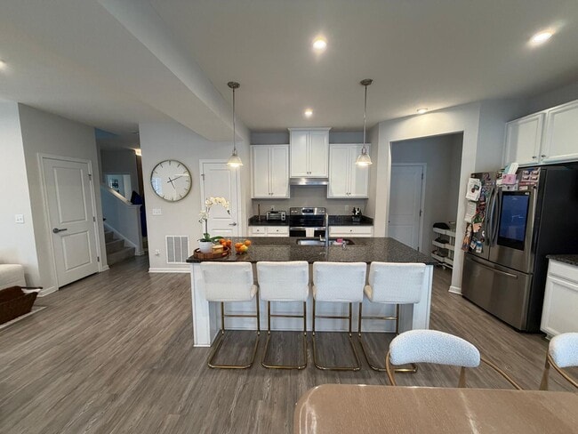 Building Photo - 585 Bermuda Way