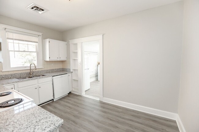 Building Photo - Spacious apartment for rent in Portsmouth ...