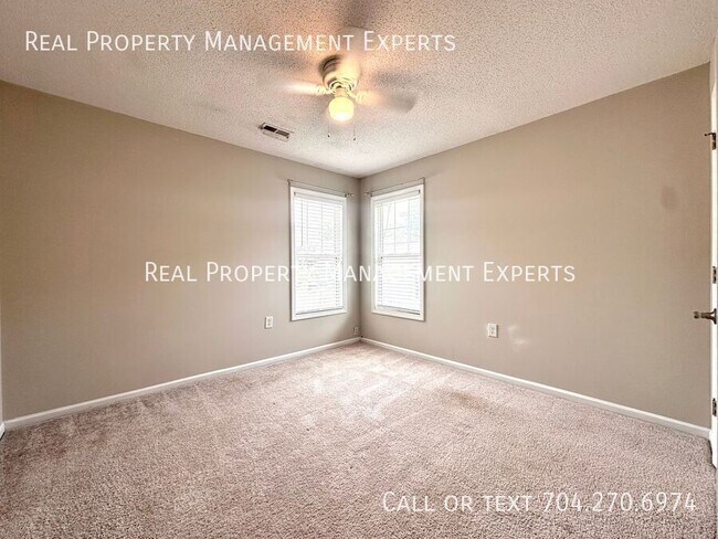 Building Photo - 7603 Rolling Meadows Ln