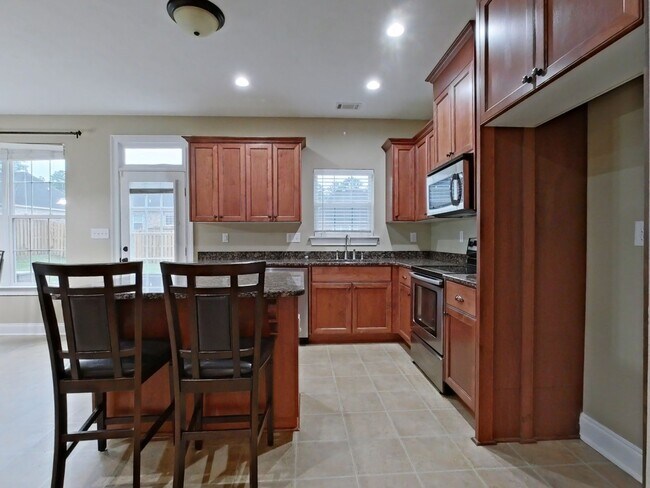 Building Photo - 4 bedroom 3 bath home- Pet Friendly- Grovetown GA