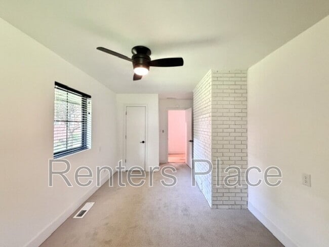 Building Photo - 2616 E 58th St
