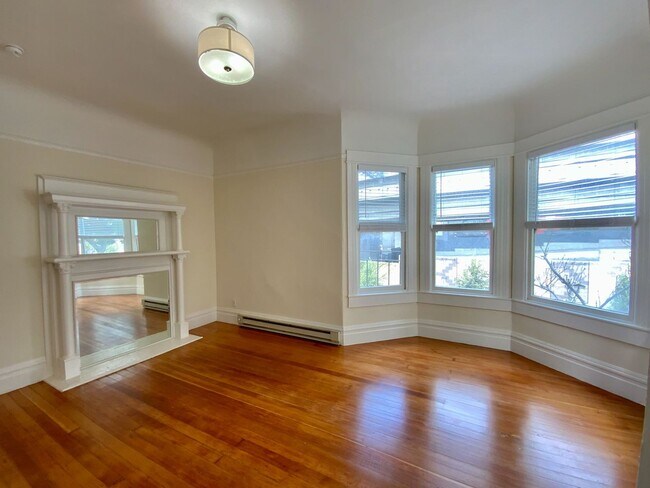 Building Photo - RENOVATED 2BR. Dishwasher! Laundry On-Site...