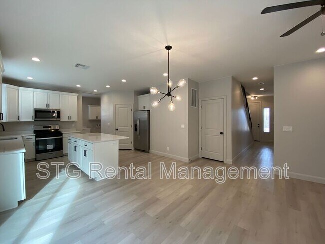 Building Photo - 840 Twin Lakes Dr