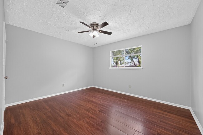 Building Photo - 5703 Green Timbers Dr