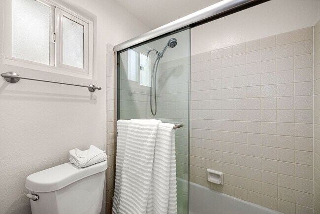 Building Photo - Sunnyside House with Pool in Palm Springs (Monthly Only - No Long Term)