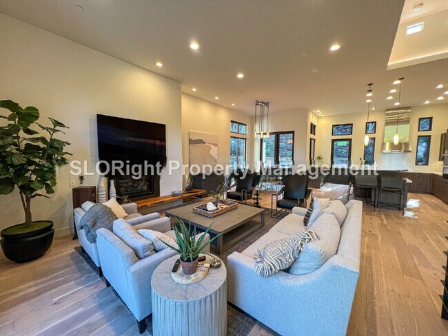 Building Photo - AVAILABLE SEPTEMBER- Fully Furnished Modern Home in San Luis Obispo - 4 Bedroom / 3 Bathroom