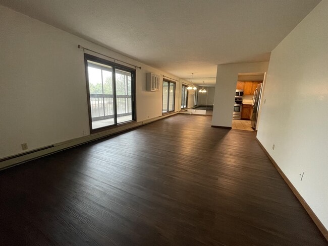 Building Photo - 5607 Green Cir Dr