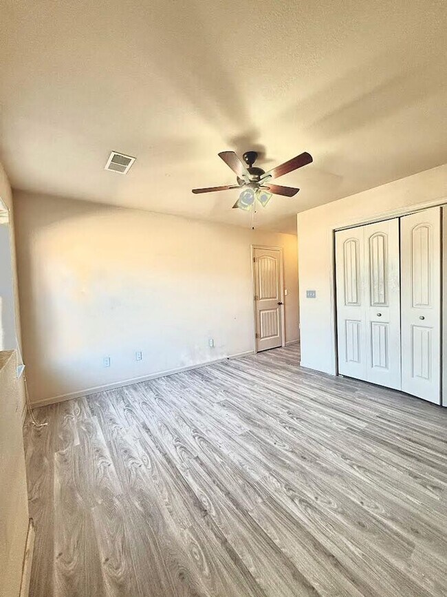 Building Photo - 100 Edna St