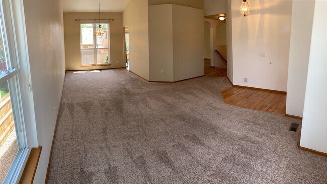 Building Photo - Charming Ranch Style Home