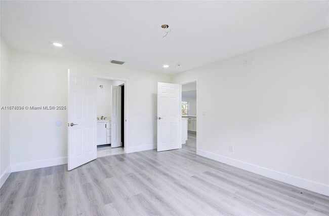 Building Photo - 3601 SW Dellamano St