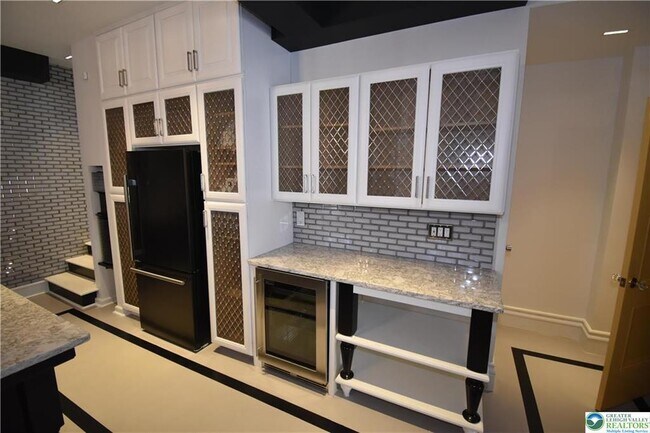 Building Photo - 100 N 4th St