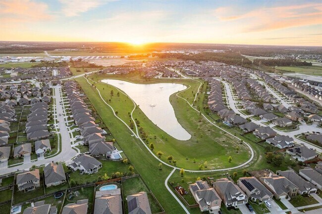 Building Photo - 21203 Bradford Grove Dr