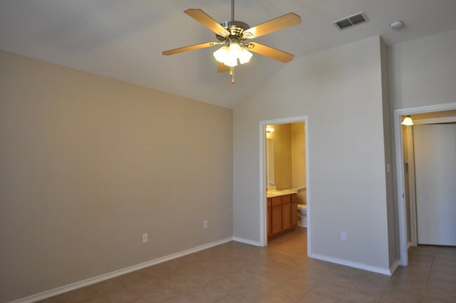 Building Photo - Custom Built Home in Flint!