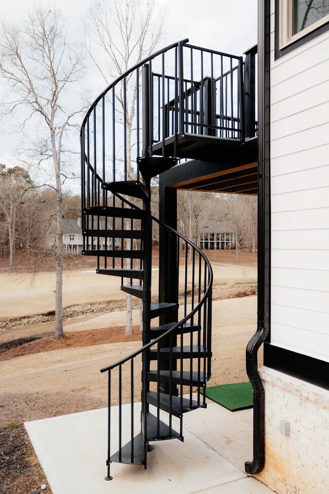 Building Photo - 1031 Pinehurst Dr