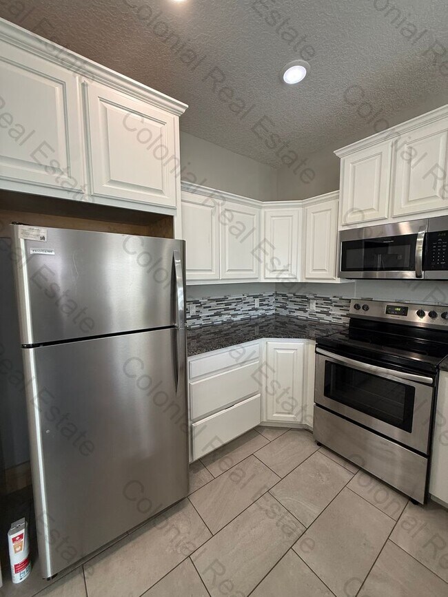 Building Photo - Beautiful 3 bedroom 2 bathroom home in a great neighborhood