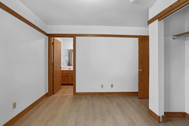 Building Photo - 206 W William St