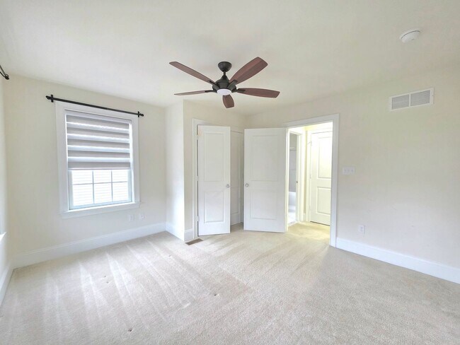 Building Photo - 4bed-3.5bath home in the Town of Whitehalll
