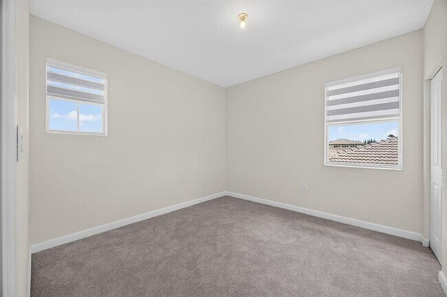 Building Photo - 2444 SE 29th Dr
