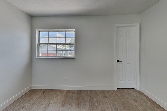 Building Photo - 7309 Daniel Webster Dr