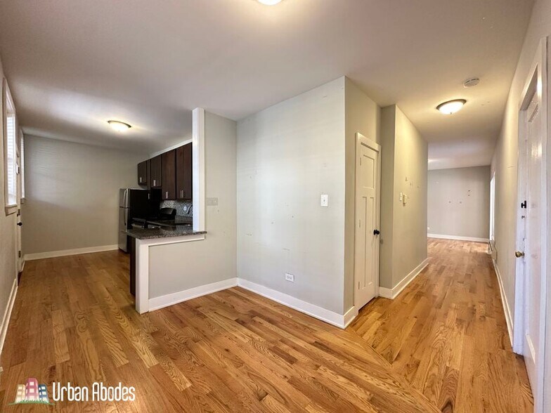 Building Photo - 4426 N Wolcott Ave