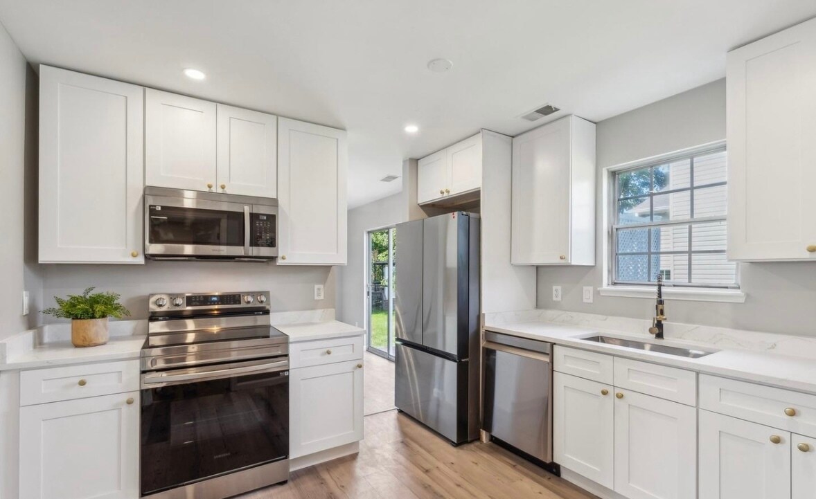 Building Photo - 13512 Apple Barrel Ct