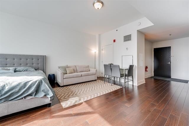 Building Photo - 1100 Maxwell Ln