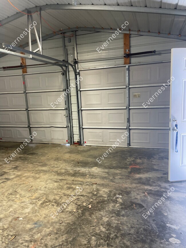 Building Photo - 1008 Heydel Cir