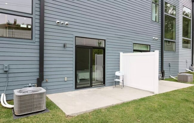 Building Photo - Fully Furnished Modern 3BR Retreat | Penthouse + Skyline Views