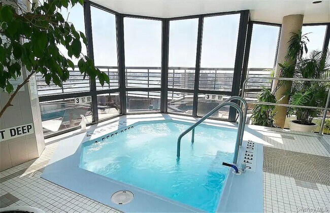 Building Photo - 415 E 37th St